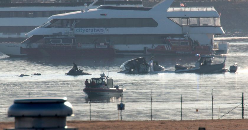 वासिङ्टनमा जहाज दुर्घटना: नदीबाट निकालियो ४० शव, १४ जना अझै बेपत्ता